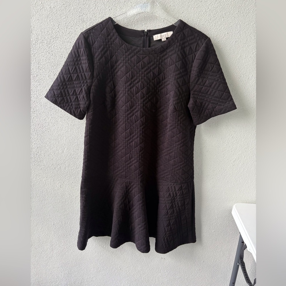 Loft Black Short Sleeve Quilted Drop waist Round neckline Size L Cocktail Office